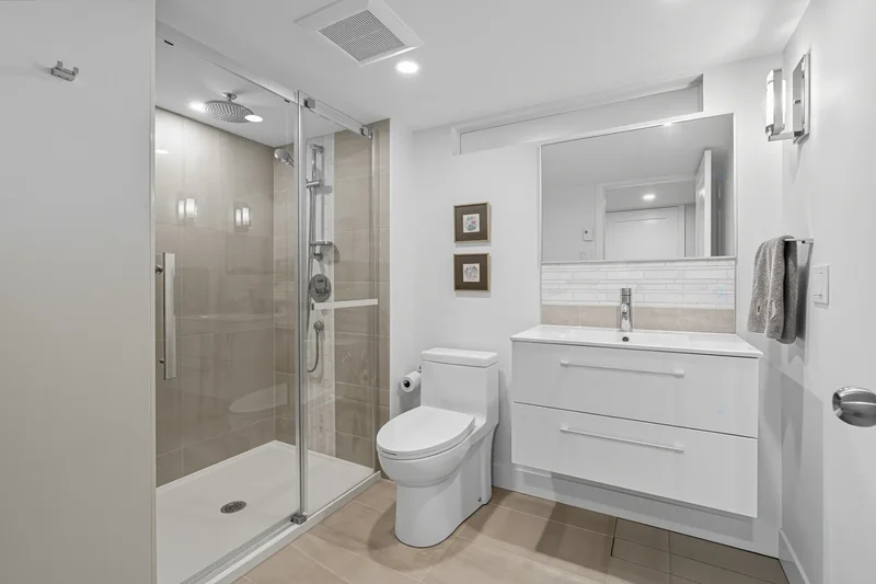 19 Av. Lazard, Mount Royal, Quebec, Canada. - Photo 27
