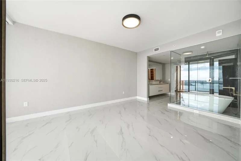 700 NE 24TH ST 4801, Miami, Florida, United States. - Photo 38