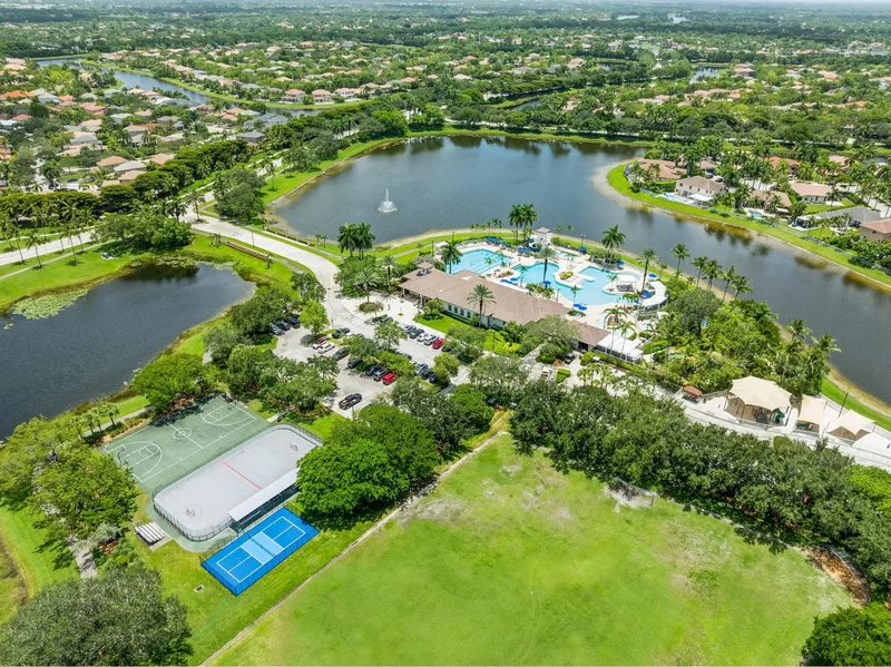 1201 Skylark Dr - Weston, Florida
