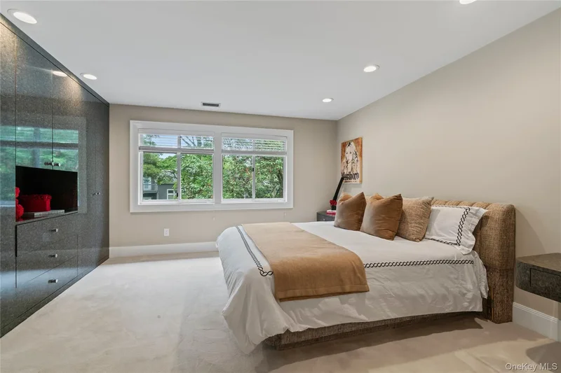 63 Sutton Place, Manhasset, New York, United States. - Photo 31