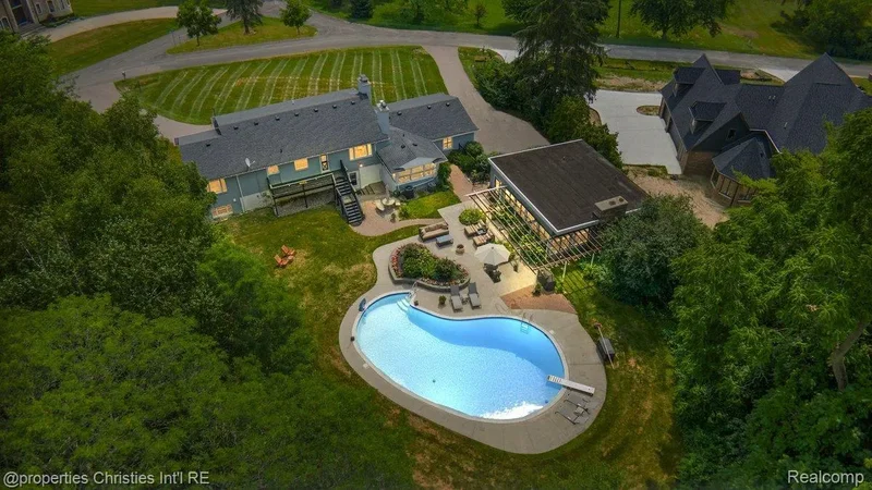 3060 Chickering Lane, Bloomfield Hills, Michigan, United States. - Photo 56