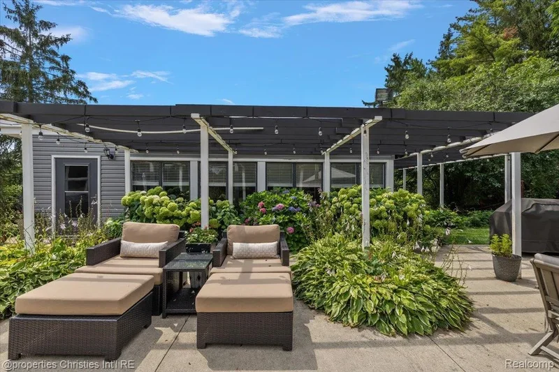 3060 Chickering Lane, Bloomfield Hills, Michigan, United States. - Photo 32