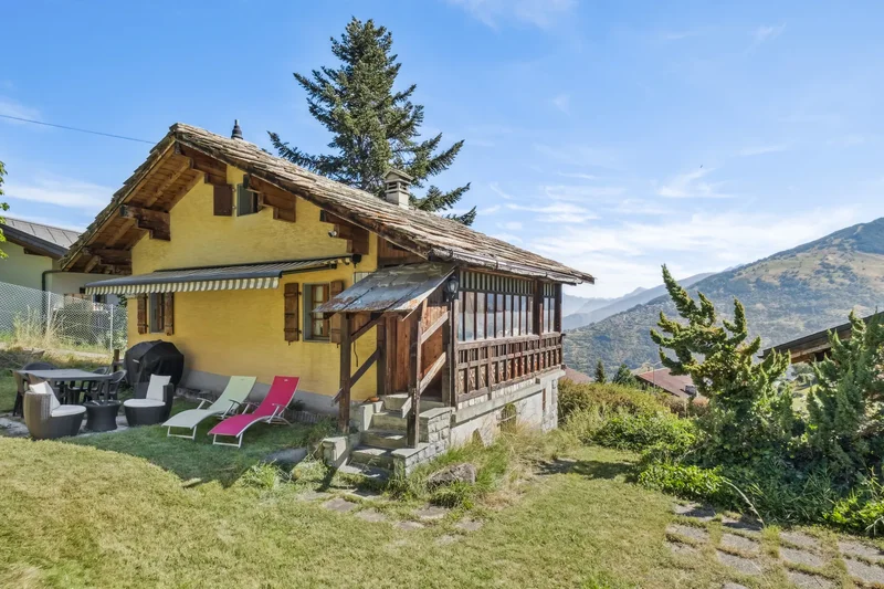 "Le Petit Paradis" Lives Up To Its Name