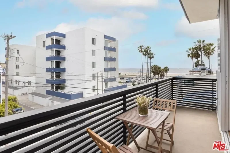 17 N Venice Blvd, Venice, CA, 90291, USA, Los Angeles, California, United States. - Photo 7