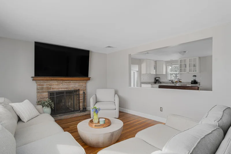 23 Laurelhurst Road , Cranston, RI 02920, Cranston, Rhode Island, United States. - Photo 4