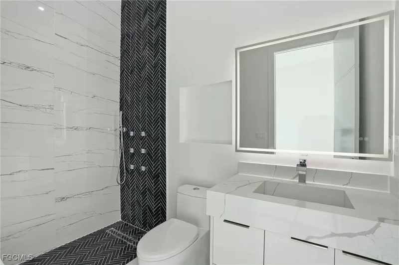2532 CALOOSA SHORES DR, 33935, Florida, United States. - Photo 25