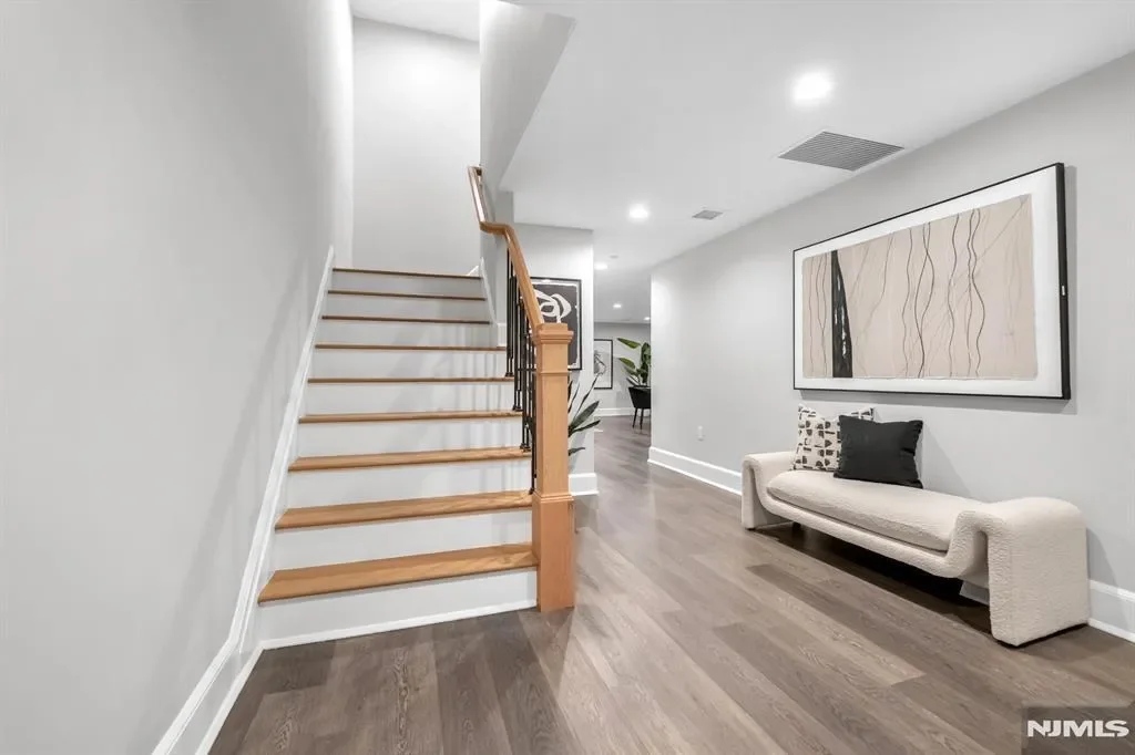 16 Gabriel Court #16, Paramus, New Jersey, United States. - Photo 24