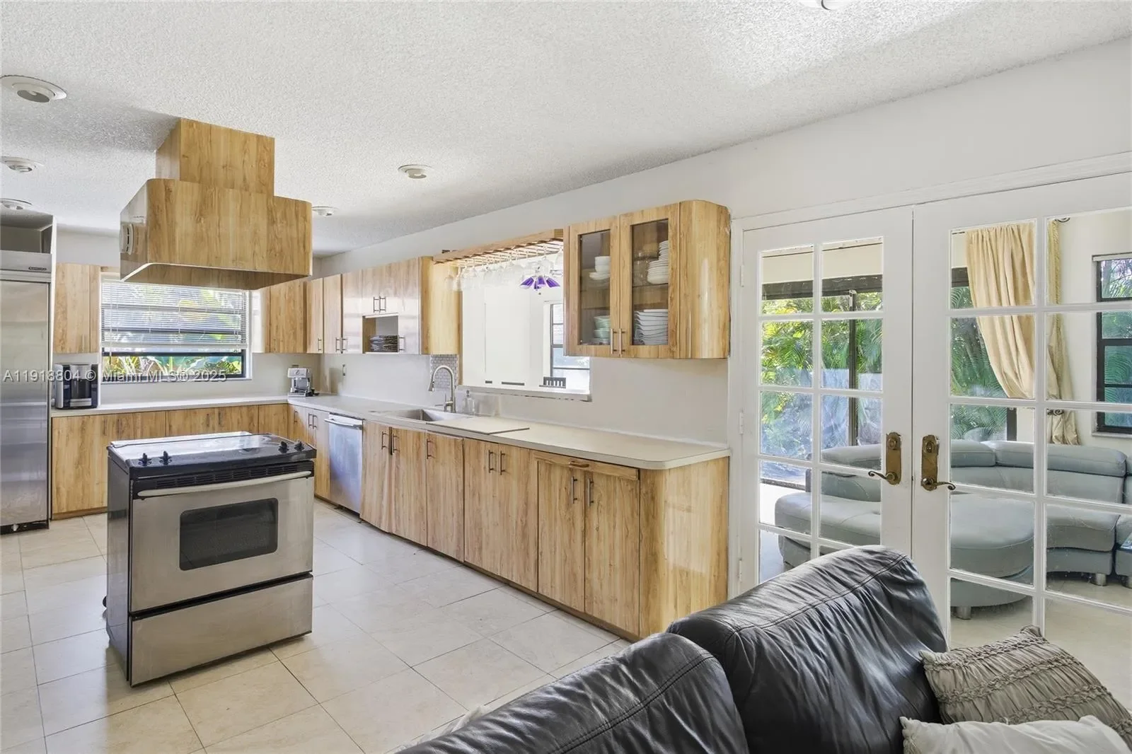 272 191st Ter, Golden Beach, Florida, United States. - Photo 12