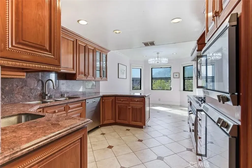 56 N Arroyo, Altadena, California, United States. - Photo 10