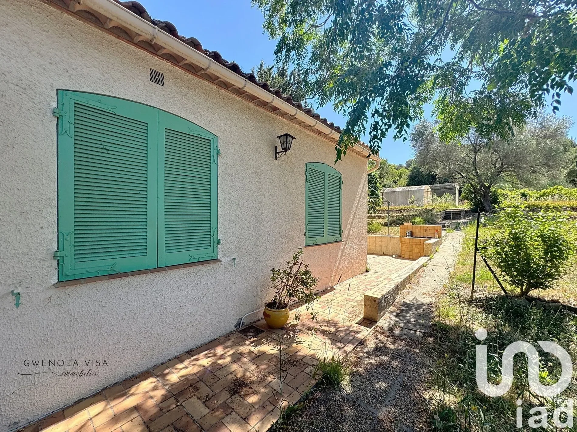 Exterior photo 4