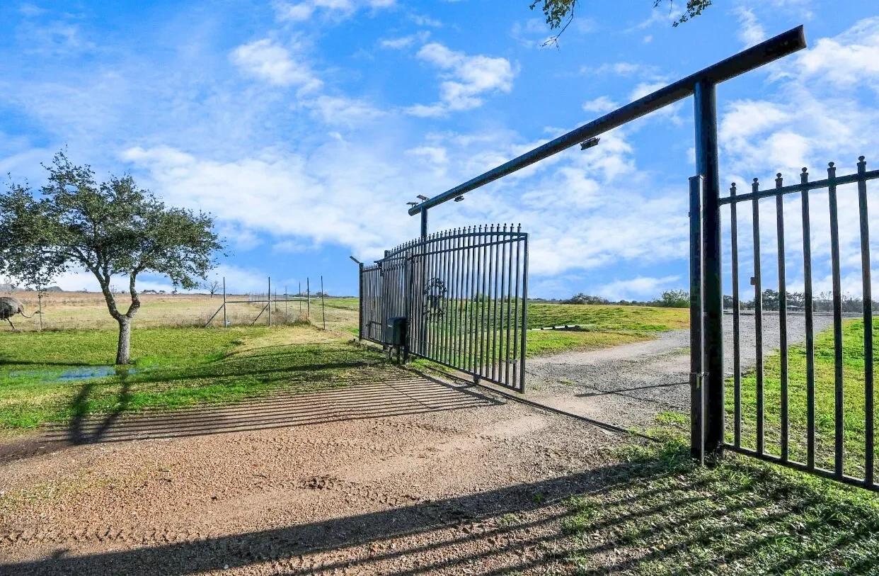 5523 Ehrman Lake Lane, Wallis, TX 77485, Wallis, Texas, United States. - Photo 3