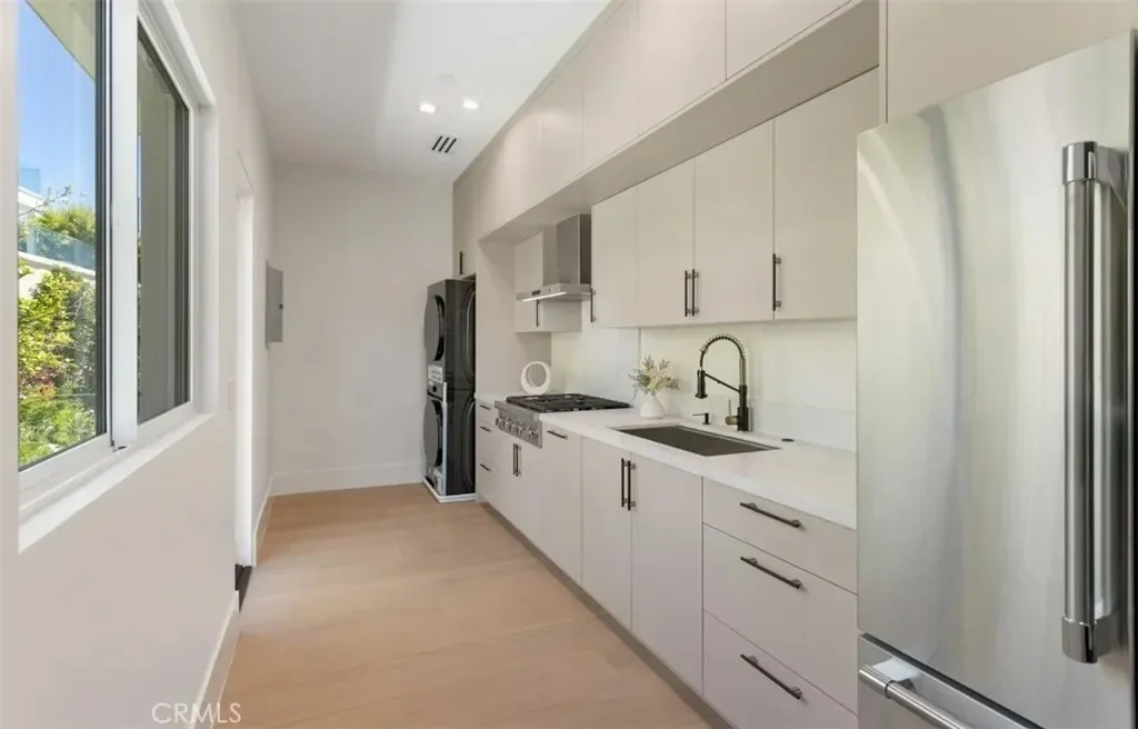 4 Narbonne, Newport Beach, California, United States. - Photo 16