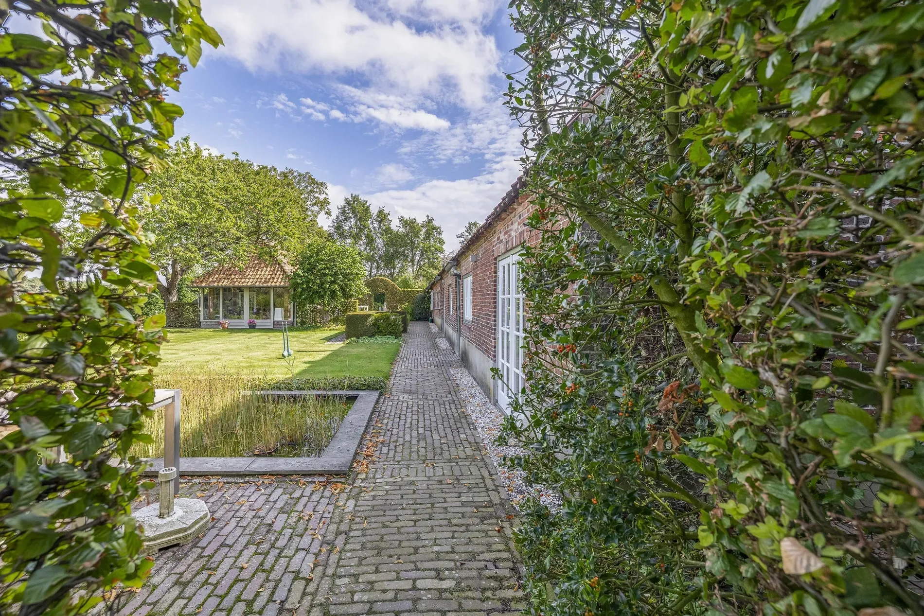 Exterior photo 10
