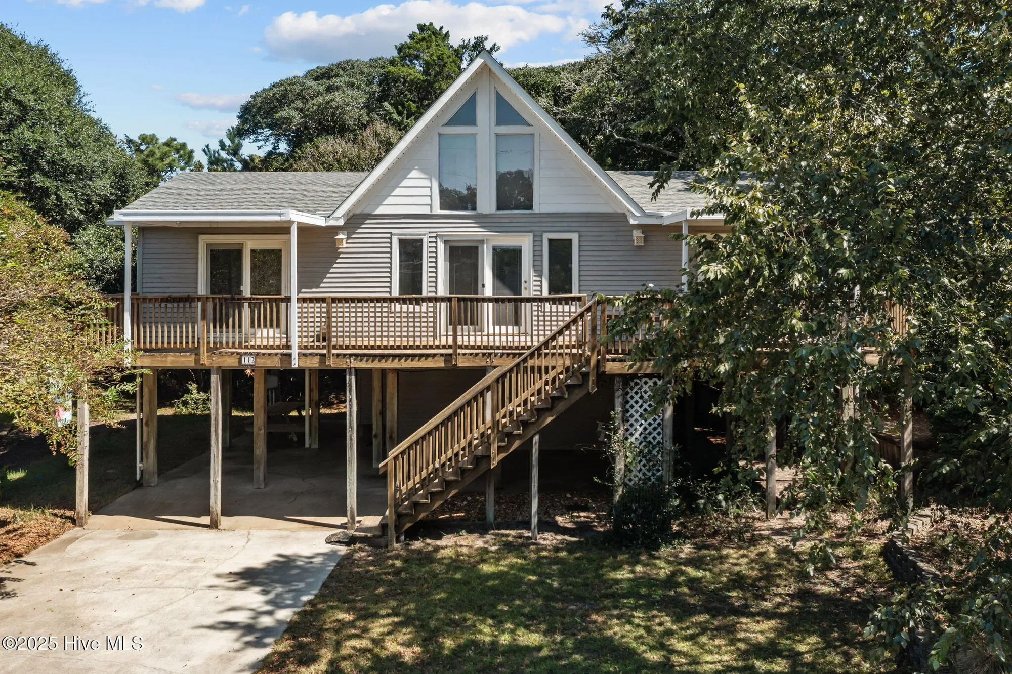 112 Page Place, Emerald Isle, North Carolina, United States. - Hero Image