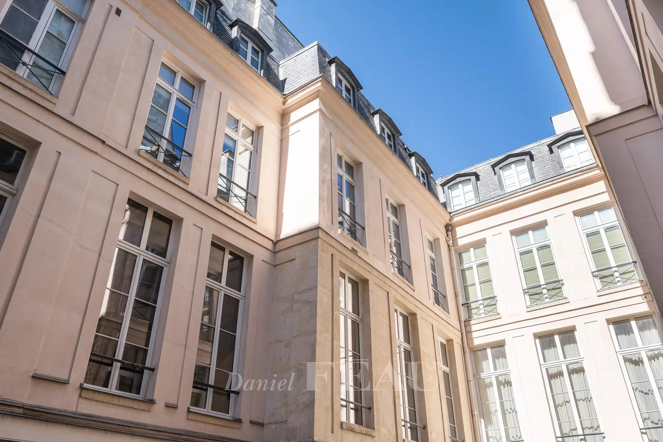 Exterior photo 1