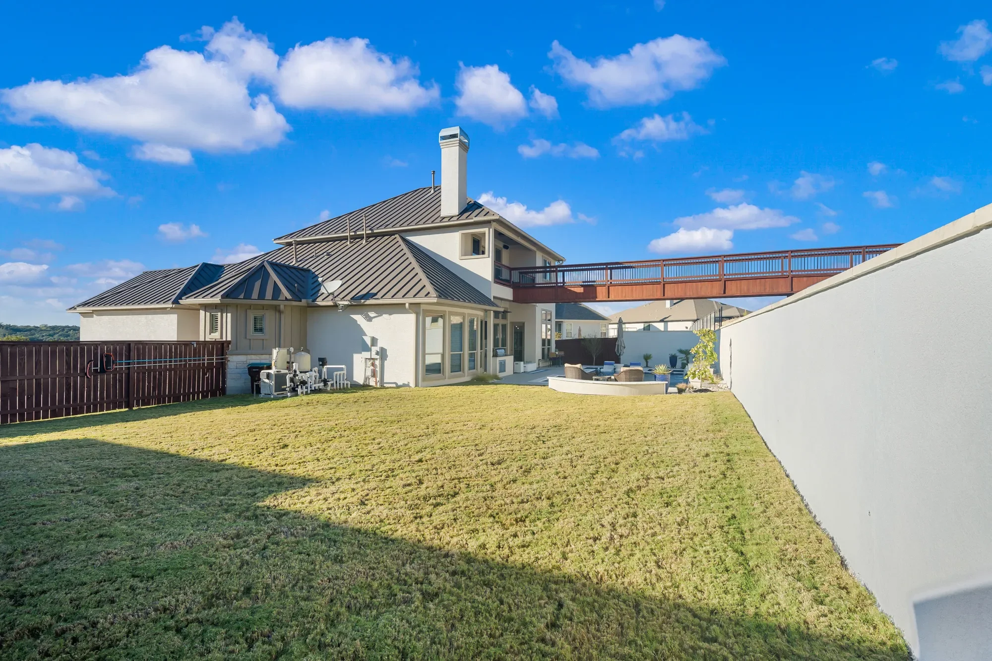 Exterior photo 8