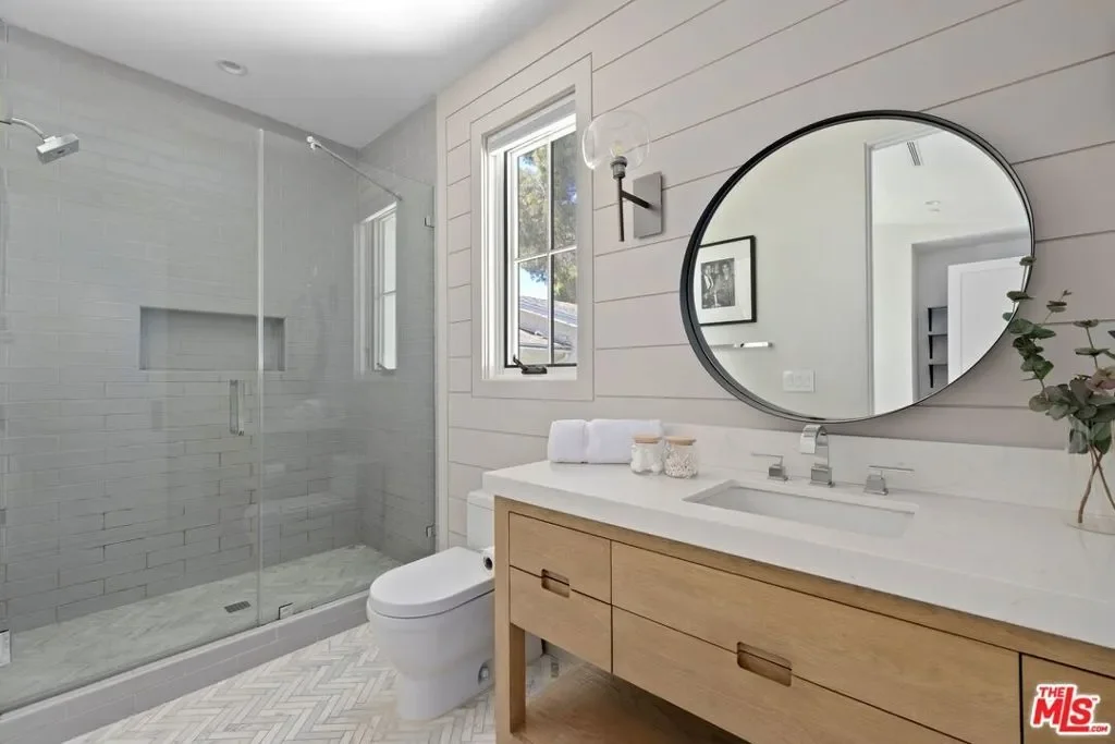 15125 Valley Vista Boulevard, Los Angeles, California, United States. - Photo 1