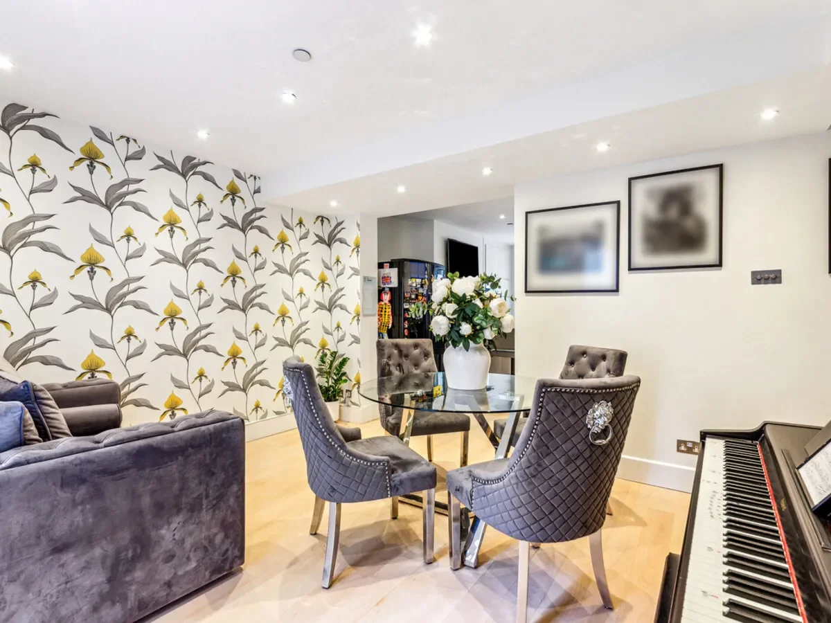 Westmoreland Terrace, London, SW1V, London, England, United Kingdom. - Photo 8