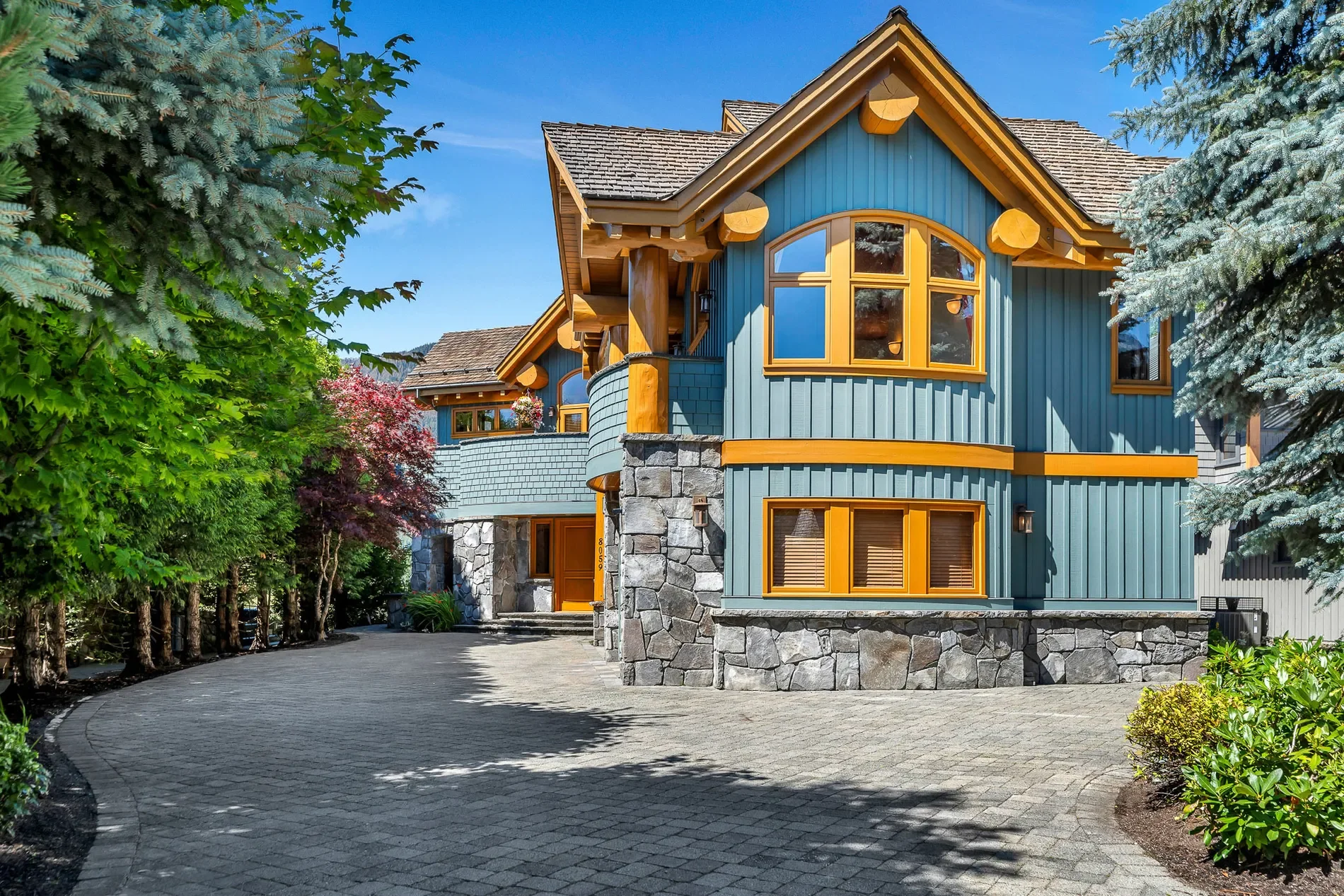 Exterior photo 2