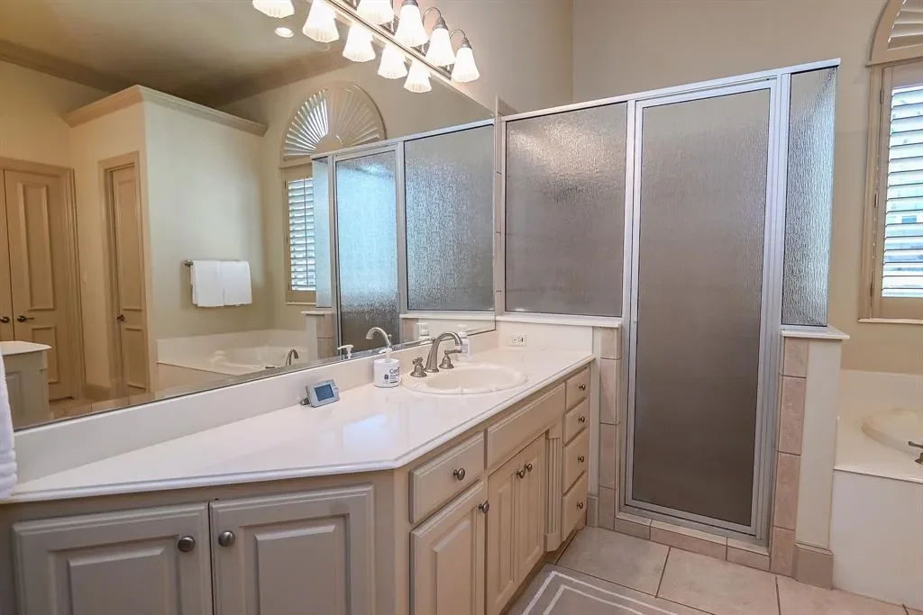 702 Sussex Court, Grapevine, Texas, United States. - Photo 9