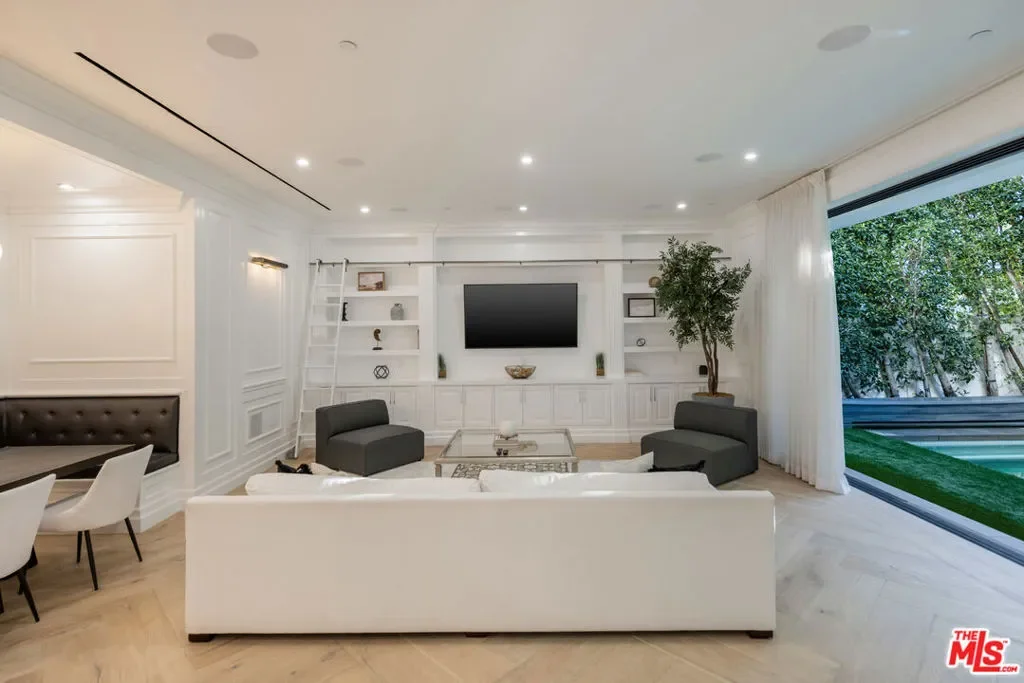 843 N Spaulding Avenue, Los Angeles, California, United States. - Photo 8