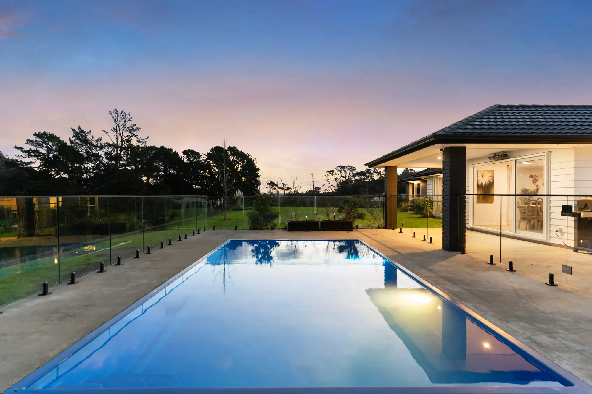 Exterior photo 4