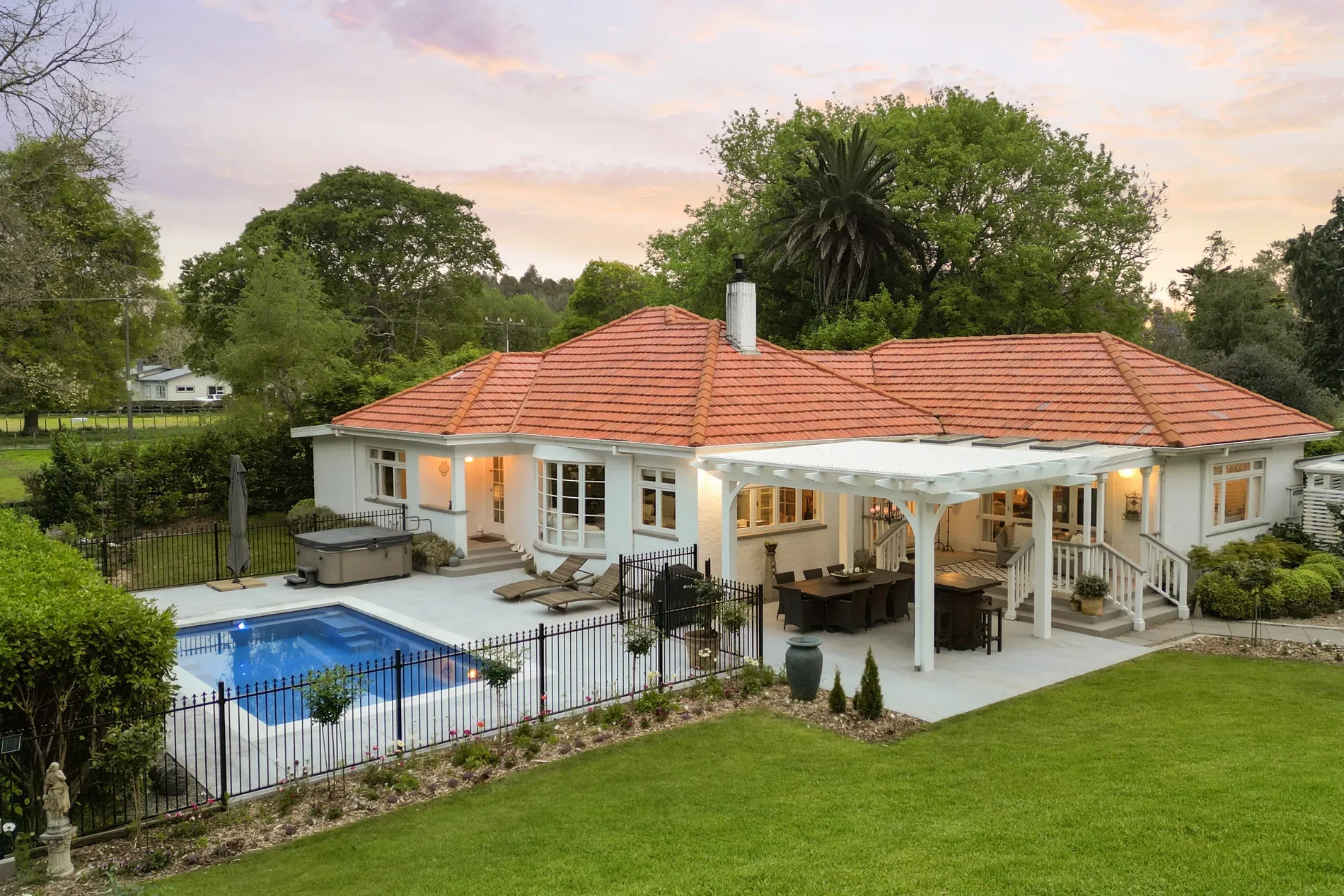 Exterior photo 7