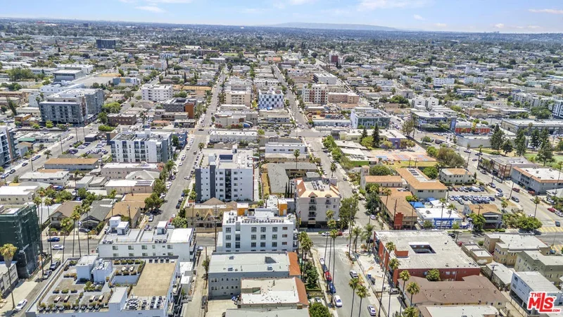 932 S Mariposa Avenue, Los Angeles, California, United States. - Photo 3