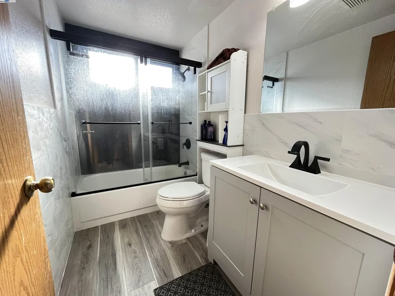 Single Family Residence in Newark