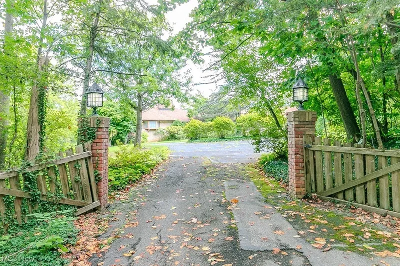 7945 Viewmount Drive, Concord, OH 44077, Painesville, Ohio, United States. - Photo 15