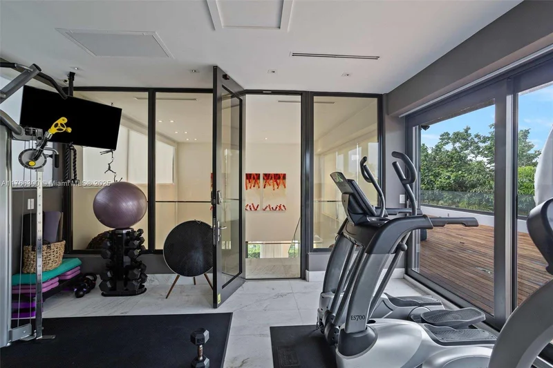 610 Harbor Cir, Key Biscayne, Florida, United States. - Photo 48