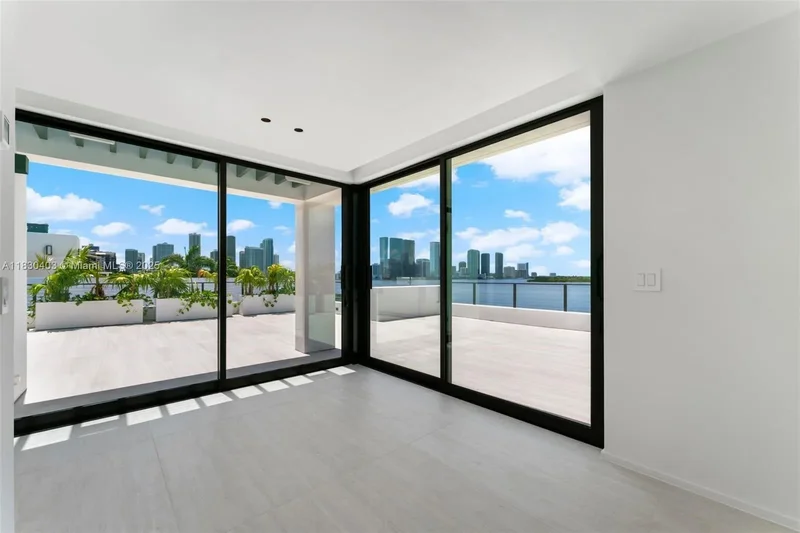 1045 N Venetian Dr, Miami, Florida, United States. - Photo 11