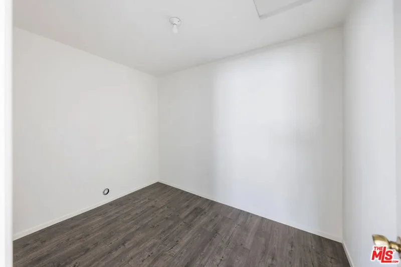 15508 Royal Ridge Road, Los Angeles, California, United States. - Photo 17