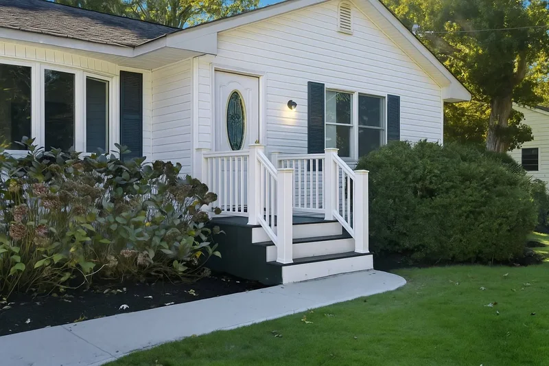 Harvard Drive, Hampton Bays, New York, United States. - Photo 7