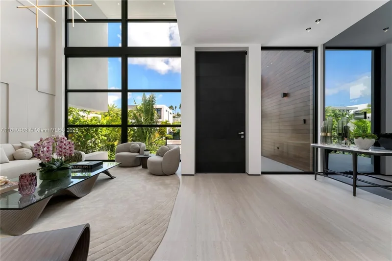 1045 N Venetian Dr, Miami, Florida, United States. - Photo 25