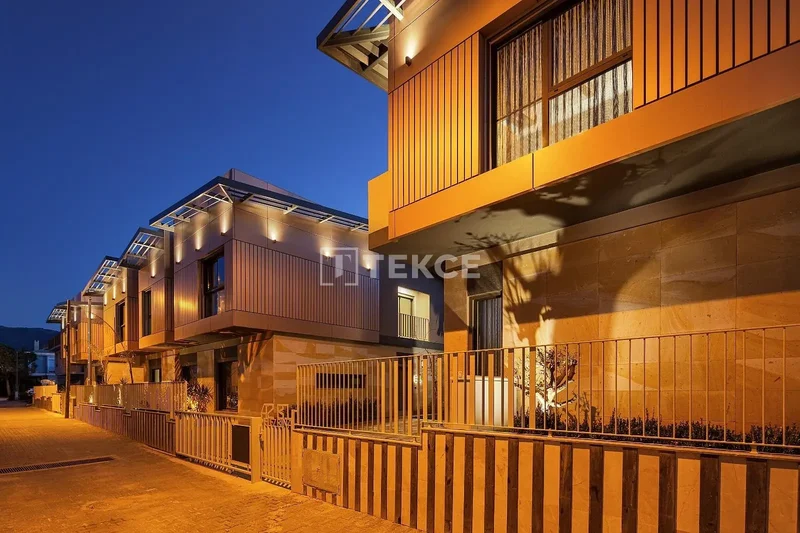 Seaview Villas with Private Gardens in İzmir Güzelbahçe