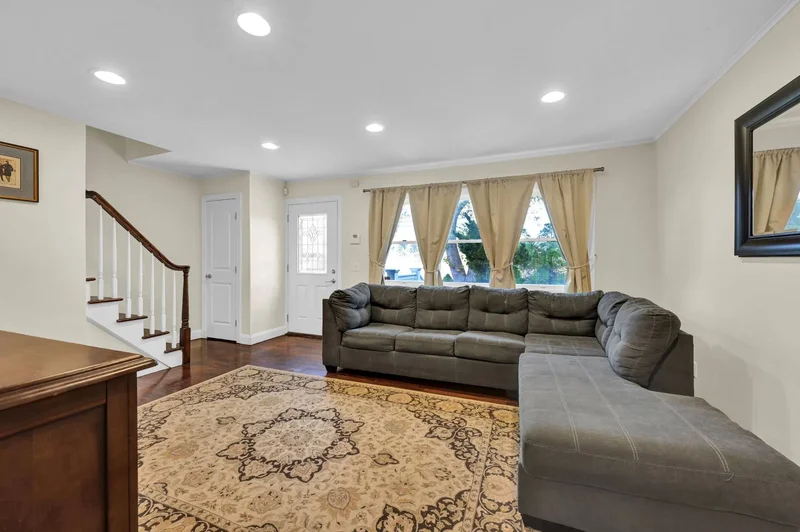 Depot Road, Westhampton, New York, United States. - Photo 22