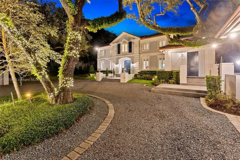 5400 Banyan Trl, Coral Gables, Florida, United States. - Photo 60