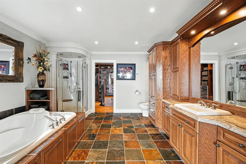 3272 Rue de la Seigneurie, Sainte-Marthe-sur-le-Lac, Quebec, Canada. - Photo 36