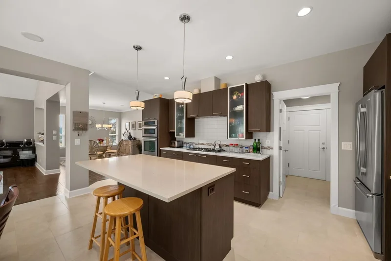 1085 King George Boulevard, Surrey, British Columbia, Canada. - Photo 28