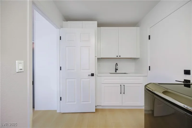 2633 Legend Drive, Las Vegas, Nevada, United States. - Photo 27