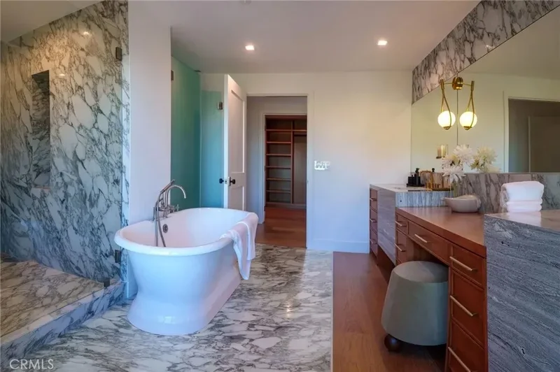 704 Apsley, Rolling Hills Estates, California, United States. - Photo 33