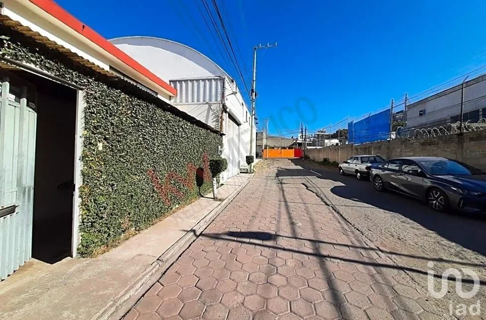 Exterior photo 2