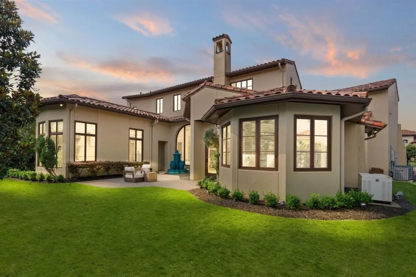 Exterior photo 4