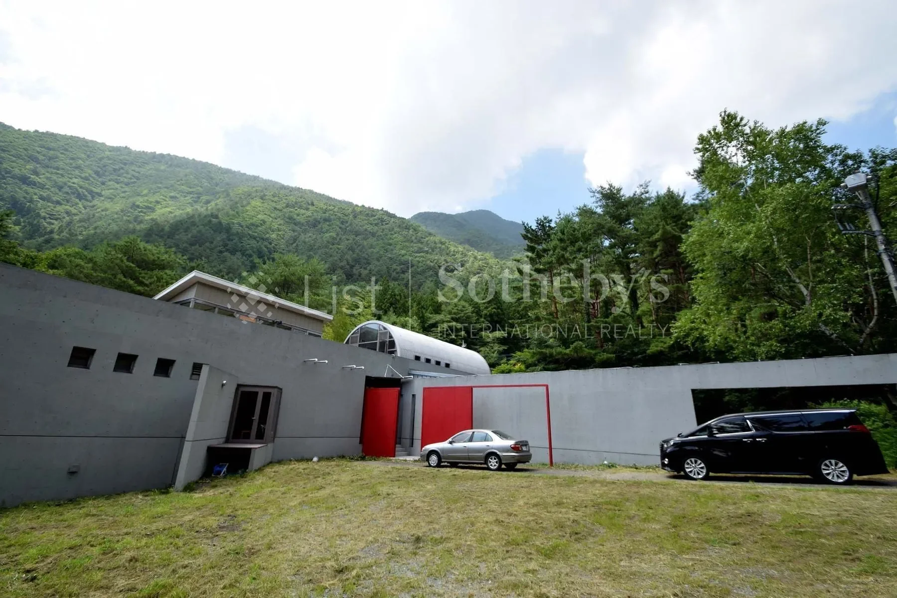 Exterior photo 12