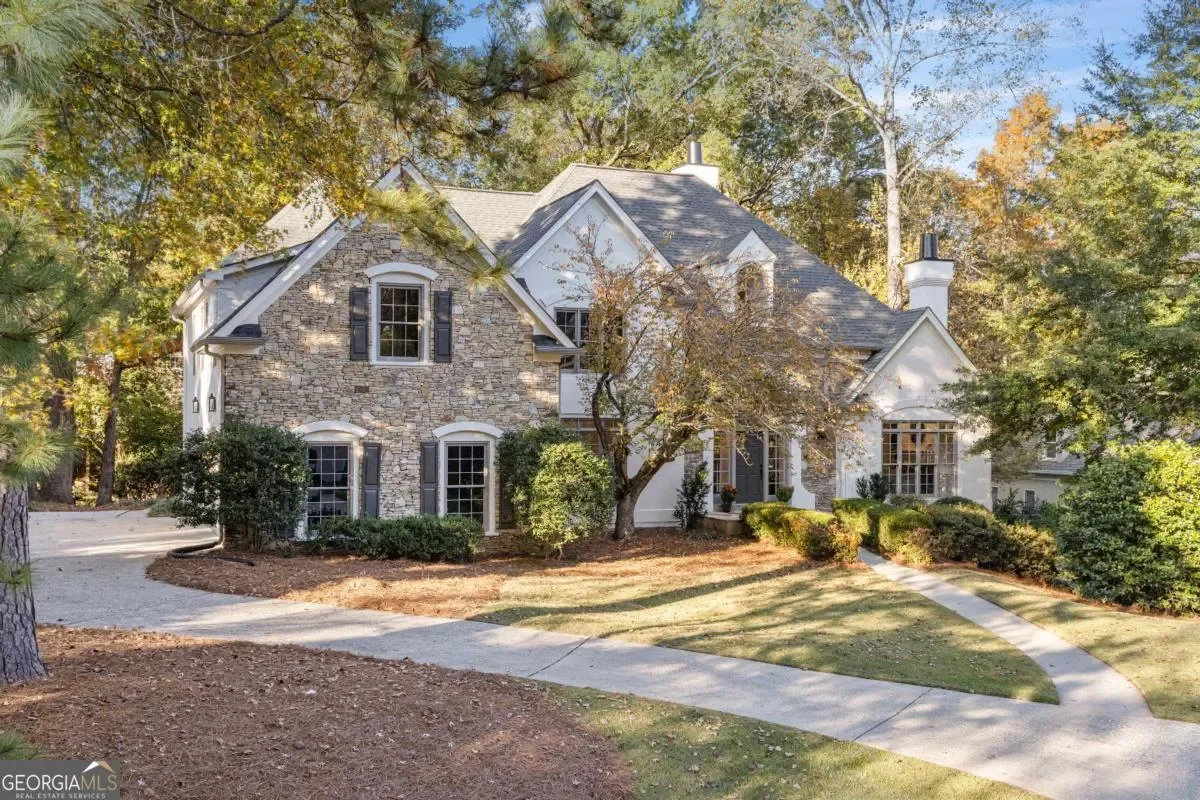 Exterior photo 2