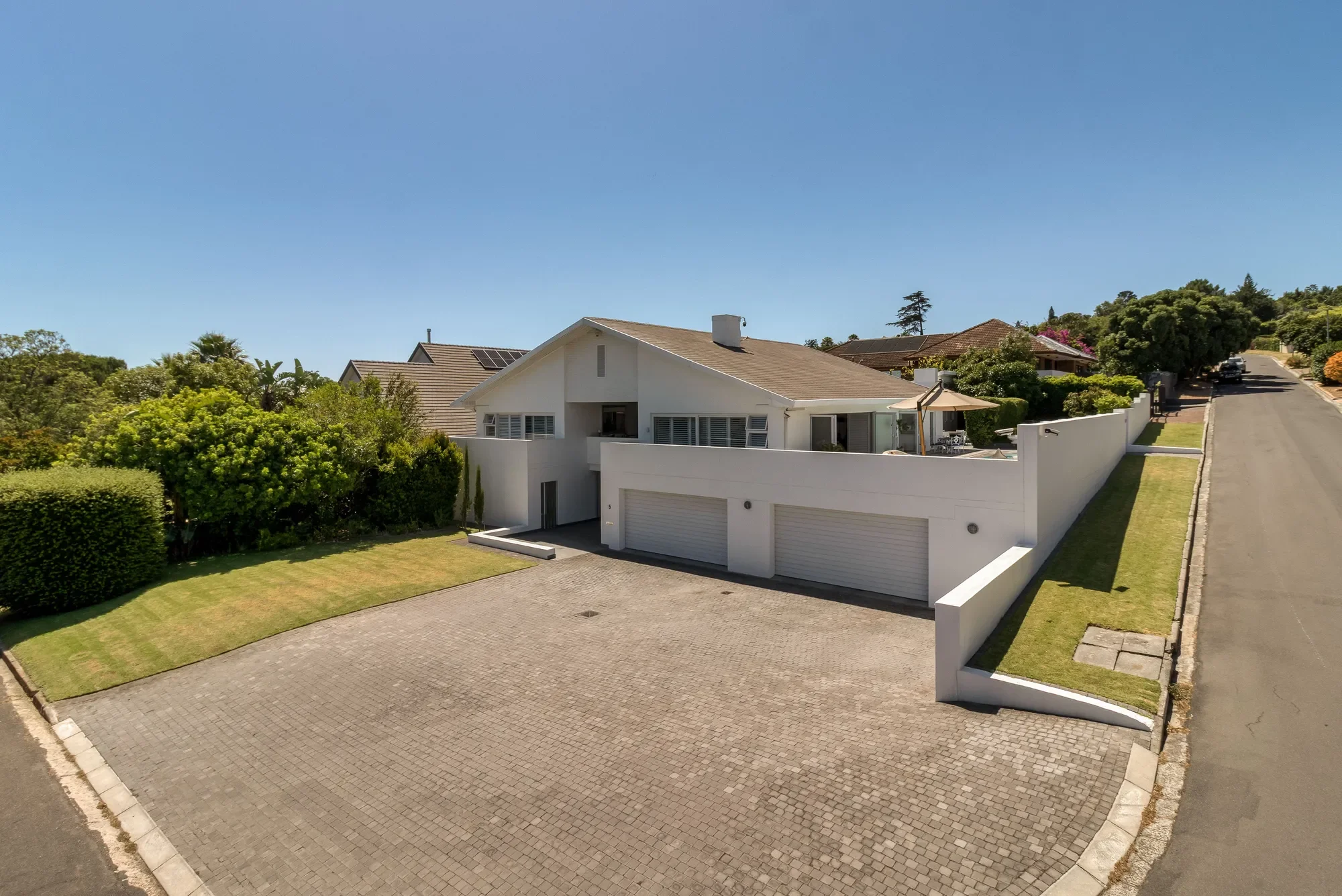 Exterior photo 9