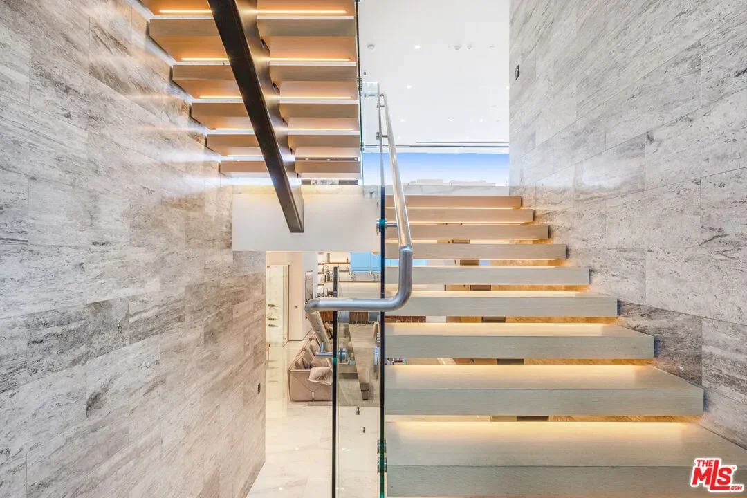 9410 Sierra Mar Pl, Los Angeles, California, United States. - Photo 16