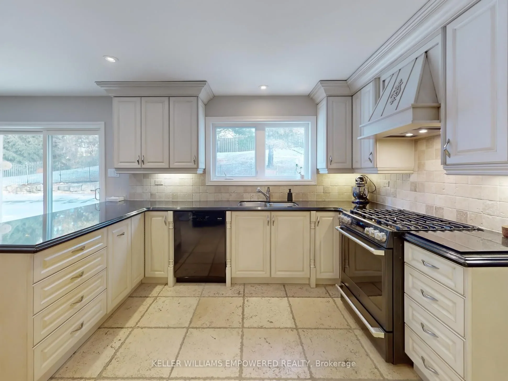 544 Woodland Acres Crescent, Vaughan, ON L6A 1G2, Vaughan, Ontario, Canada. - Photo 4
