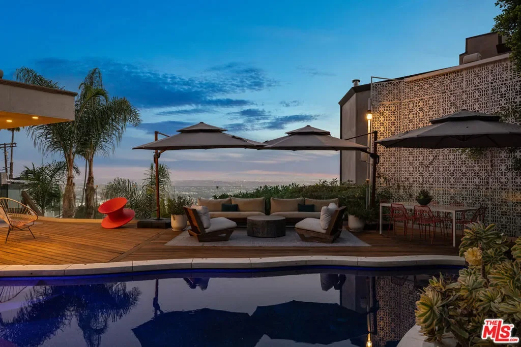 2137 Sunset Plaza Drive, Los Angeles, California, United States. - Photo 19